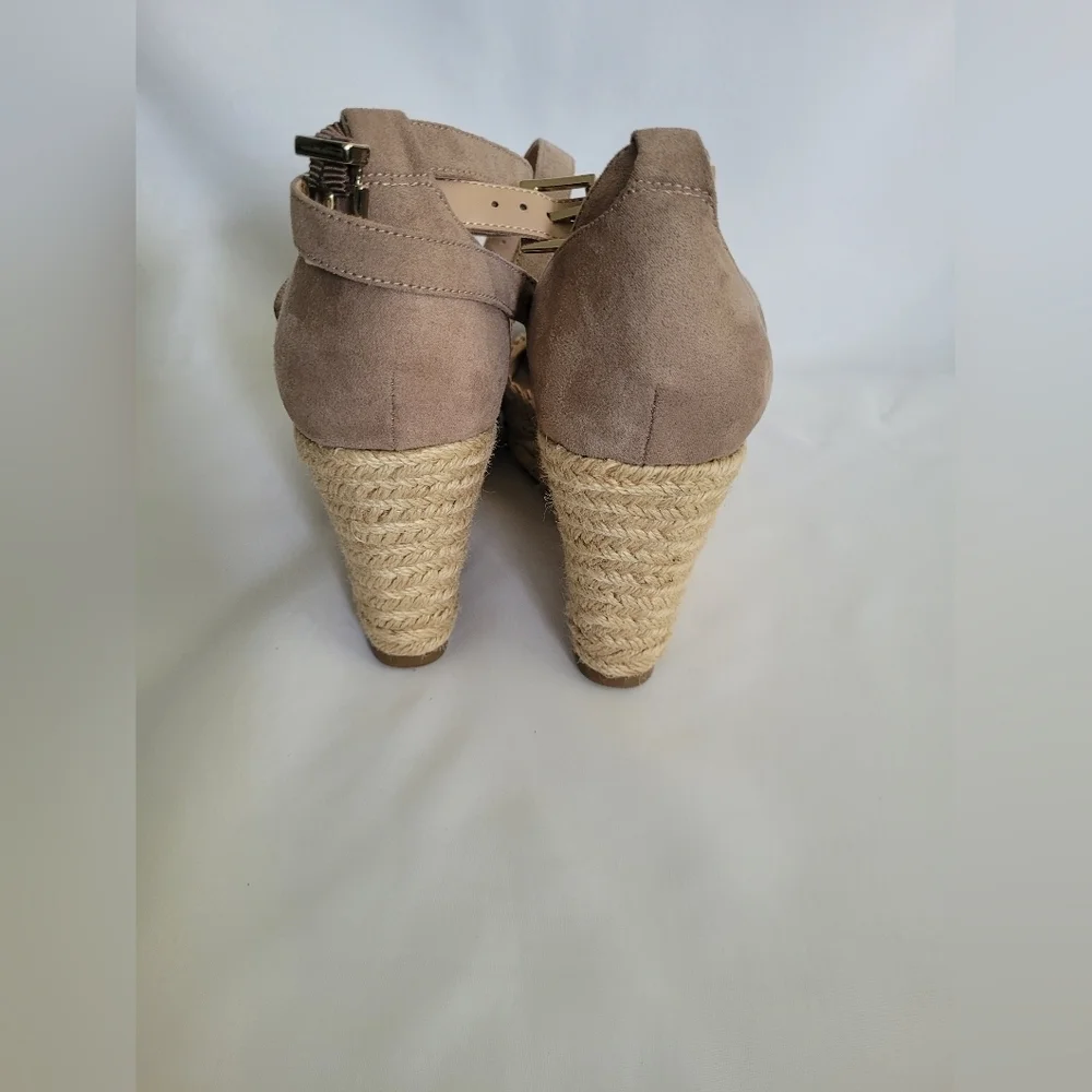 Kelly & Katie Espadrille Wedge Shoes 9.5 Cut Out Excellent Condition